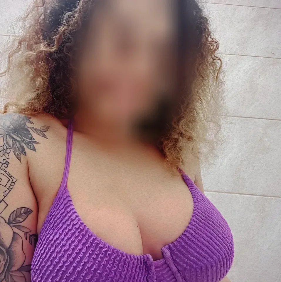 Amina, 32