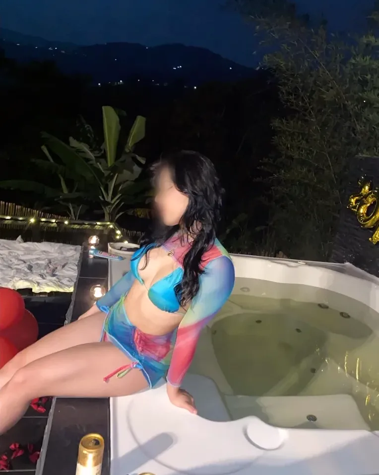 Elina, 34
